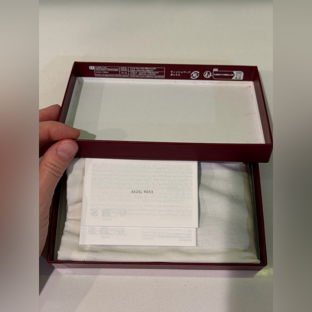 GUCCI Zip key case with script - Picture 14 of 15